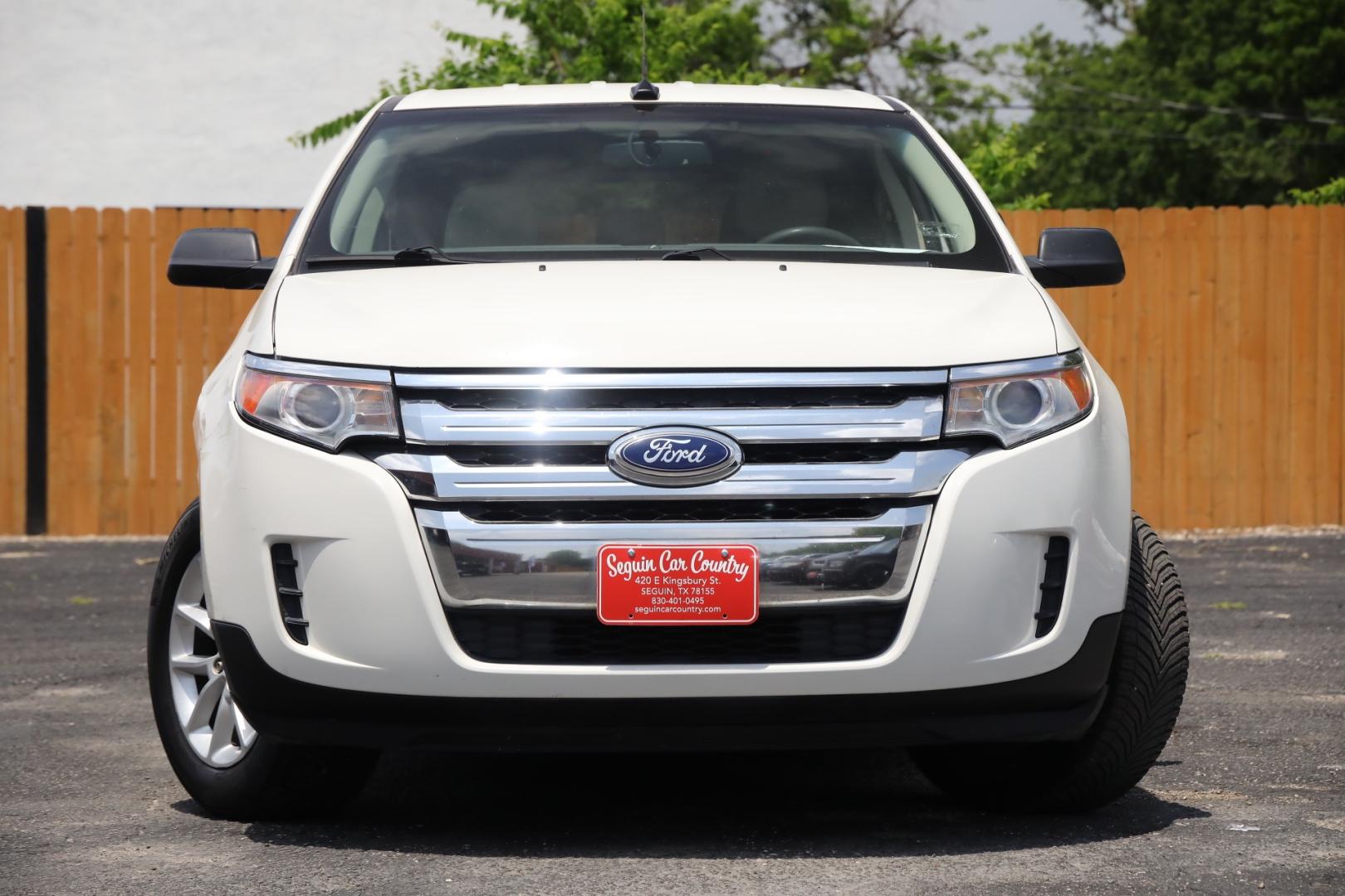 2013 WHITE FORD EDGE SE FWD (2FMDK3GC4DB) with an 3.5L V6 DOHC 24V engine, 6-SPEED AUTOMATIC transmission, located at 420 E. Kingsbury St., Seguin, TX, 78155, (830) 401-0495, 29.581060, -97.961647 - Photo#1